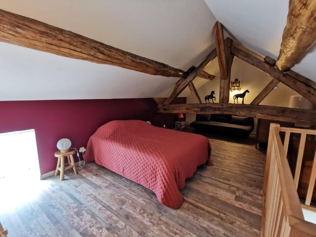 Gites Les Ecuries Saserang Mouilleron Exteriör bild