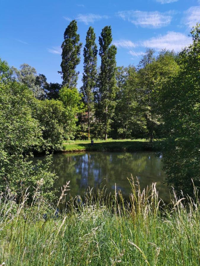 Gites Les Ecuries Saserang Mouilleron Exteriör bild